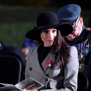 Meghan Markle se joignait au prince Harry, le 25 avril 2018 à 5 heures du matin, pour la cérémonie comméorative de l'ANZAC Day célébrée devant l'Arc de Wellington non loin du palais de Buckingham.