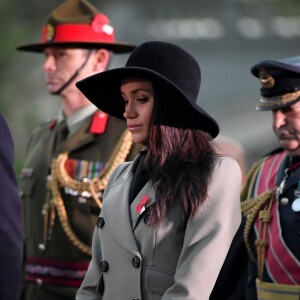 Meghan Markle se joignait au prince Harry, le 25 avril 2018 à 5 heures du matin, pour la cérémonie comméorative de l'ANZAC Day célébrée devant l'Arc de Wellington non loin du palais de Buckingham.