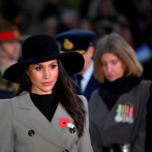 Meghan Markle se joignait au prince Harry, le 25 avril 2018 à 5 heures du matin, pour la cérémonie comméorative de l'ANZAC Day célébrée devant l'Arc de Wellington non loin du palais de Buckingham.