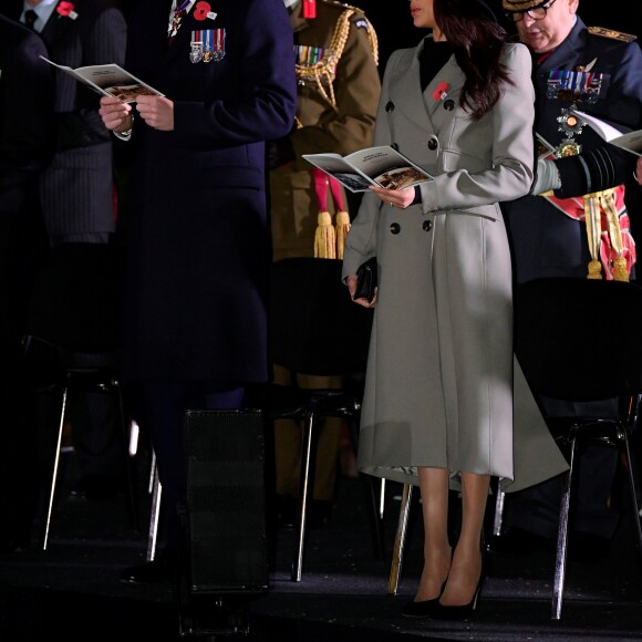 Meghan Markle se joignait au prince Harry, le 25 avril 2018 à 5 heures du matin, pour la cérémonie comméorative de l'ANZAC Day célébrée devant l'Arc de Wellington non loin du palais de Buckingham.