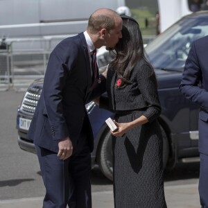 Meghan Markle et le prince Harry ont été rejoints par le prince William pour le service commémoratif de l'ANZAC Day en l'abbaye de Westminster, le 25 avril 2018 à Londres.