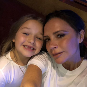 Victoria Beckham n'hésite pas à partager quelques moments de sa vie de famille sur Instagram.