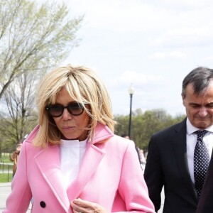 Le Président de la République Emmanuel Macron et sa femme la Première Dame Brigitte Macron visitent le Mémorial de Lincoln (Lincoln Memorial) à Washington, le 23 avril 2018. © Stéphane Lemouton/Bestimage