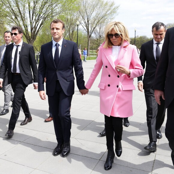 Le Président de la République Emmanuel Macron et sa femme la Première Dame Brigitte Macron visitent le Mémorial de Lincoln (Lincoln Memorial) à Washington, le 23 avril 2018. © Stéphane Lemouton/Bestimage