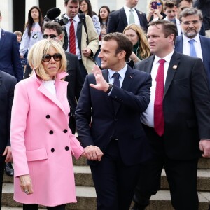 Le Président de la République Emmanuel Macron et sa femme la Première Dame Brigitte Macron visitent le Mémorial de Lincoln (Lincoln Memorial) à Washington, le 23 avril 2018. © Stéphane Lemouton/Bestimage