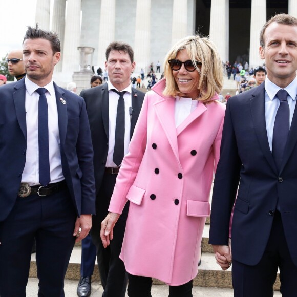 Le Président de la République Emmanuel Macron et sa femme la Première Dame Brigitte Macron visitent le Mémorial de Lincoln (Lincoln Memorial) à Washington, le 23 avril 2018. © Stéphane Lemouton/Bestimage