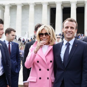 Le Président de la République Emmanuel Macron et sa femme la Première Dame Brigitte Macron visitent le Mémorial de Lincoln (Lincoln Memorial) à Washington, le 23 avril 2018. © Stéphane Lemouton/Bestimage