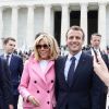 Le Président de la République Emmanuel Macron et sa femme la Première Dame Brigitte Macron visitent le Mémorial de Lincoln (Lincoln Memorial) à Washington, le 23 avril 2018. © Stéphane Lemouton/Bestimage