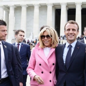 Le Président de la République Emmanuel Macron et sa femme la Première Dame Brigitte Macron visitent le Mémorial de Lincoln (Lincoln Memorial) à Washington, le 23 avril 2018. © Stéphane Lemouton/Bestimage