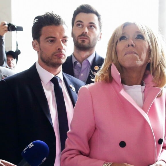 Le bodyguard canon de Brigitte Macron - Le Président de la République Emmanuel Macron et sa femme la Première Dame Brigitte Macron visitent le Mémorial de Lincoln (Lincoln Memorial) à Washington, le 23 avril 2018. © Stéphane Lemouton/Bestimage