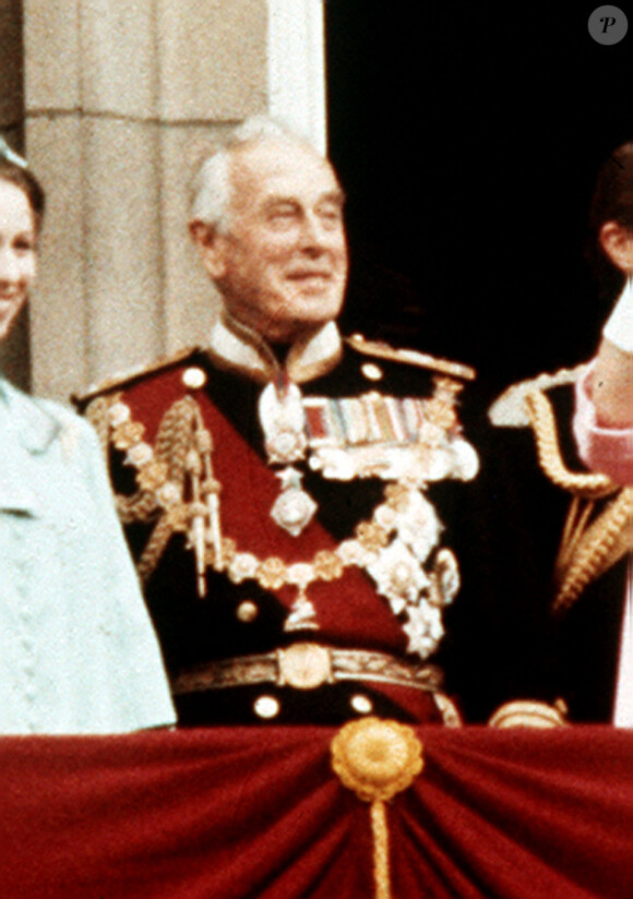 Lord Louis Mountbatten, grand-oncle du prince Charles mort dans un attentat à la bombe de l'IRA en 1979, le 7 juin 1977 à Londres.