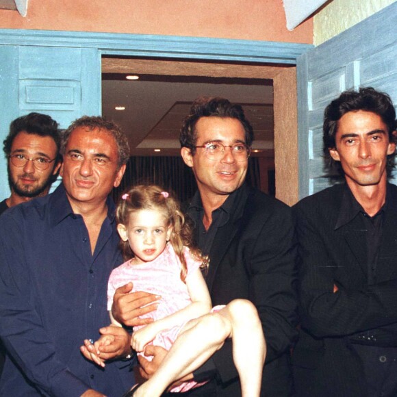 Alexandre Devoise, Jean-Luc Delarue, Philippe Vecchi et Hubert Boukobza (ancien patron des Bains-Douches) font la fête à Saint-Tropez, le 24 août 1998.