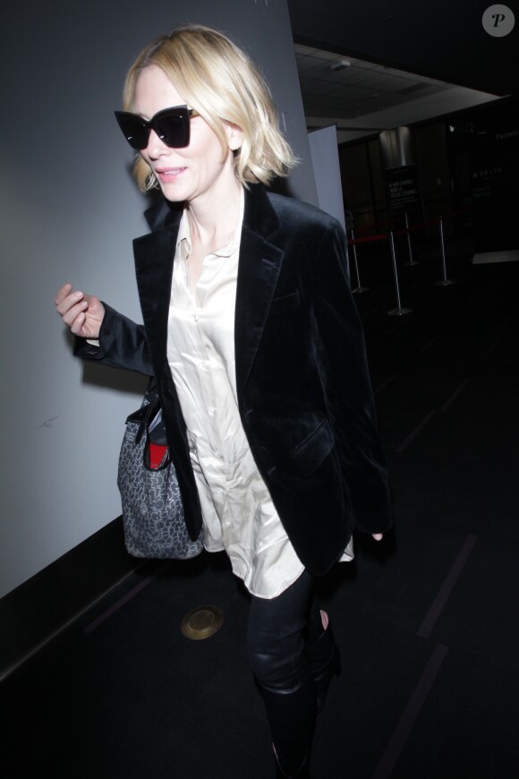 Cate Blanchett arrive à l'aéroport de LAX à Los Angeles pour prendre l’avion, le 11 octobre 2017