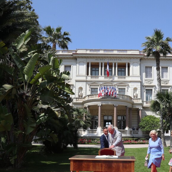 Georges-François Leclerc (préfet des Alpes-Maritimes), Christian Estrosi (marie de Nice), le prince Charles et Camilla Parker Bowles, duchesse de Cornouailles, et Laura Tenoudji lors d'une séquence hommage aux victimes des attentats de 2016 à la Villa Massena à Nice, le 7 mai 2018. © Philippe Brylak/Bestimage