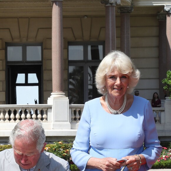 Georges-François Leclerc (préfet des Alpes-Maritimes), Christian Estrosi (marie de Nice), le prince Charles et Camilla Parker Bowles, duchesse de Cornouailles, et Laura Tenoudji lors d'une séquence hommage aux victimes des attentats de 2016 à la Villa Massena à Nice, le 7 mai 2018. © Philippe Brylak/Bestimage