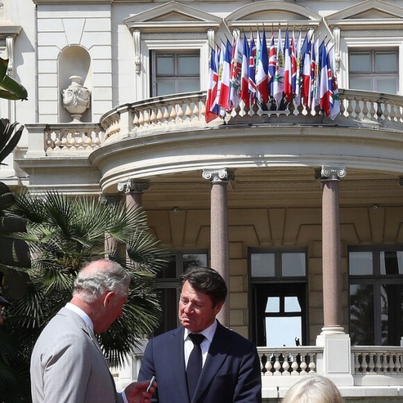 Georges-François Leclerc (préfet des Alpes-Maritimes), Christian Estrosi (marie de Nice), le prince Charles et Camilla Parker Bowles, duchesse de Cornouailles, et Laura Tenoudji lors d'une séquence hommage aux victimes des attentats de 2016 à la Villa Massena à Nice, le 7 mai 2018. © Philippe Brylak/Bestimage