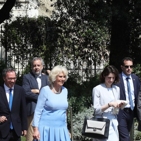 Georges-François Leclerc (préfet des Alpes-Maritimes), Christian Estrosi (marie de Nice), le prince Charles et Camilla Parker Bowles, duchesse de Cornouailles, et Laura Tenoudji lors d'une séquence hommage aux victimes des attentats de 2016 à la Villa Massena à Nice, le 7 mai 2018. © Philippe Brylak/Bestimage