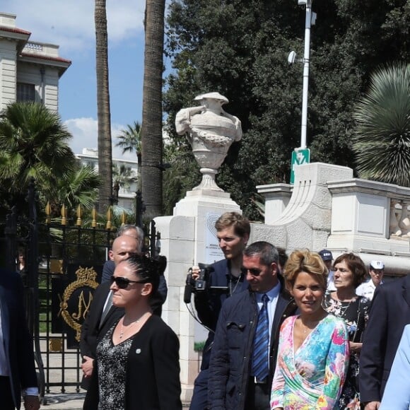 Georges-François Leclerc (préfet des Alpes-Maritimes), Christian Estrosi (marie de Nice), le prince Charles et Camilla Parker Bowles, duchesse de Cornouailles, et Laura Tenoudji lors d'une séquence hommage aux victimes des attentats de 2016 à la Villa Massena à Nice, le 7 mai 2018. © Philippe Brylak/Bestimage