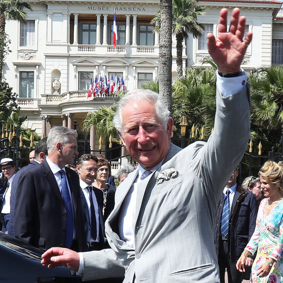 Georges-François Leclerc (préfet des Alpes-Maritimes), Christian Estrosi (marie de Nice), le prince Charles et Camilla Parker Bowles, duchesse de Cornouailles, et Laura Tenoudji lors d'une séquence hommage aux victimes des attentats de 2016 à la Villa Massena à Nice, le 7 mai 2018. © Philippe Brylak/Bestimage