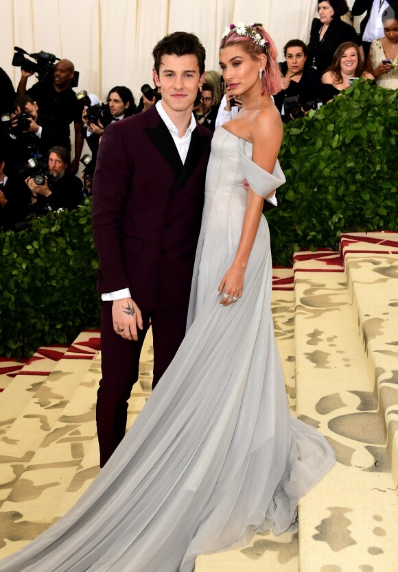 Shawn Mendes et Hailey Baldwin sur le tapis rouge du Met Gala à New York, le 7 mai 2018.
