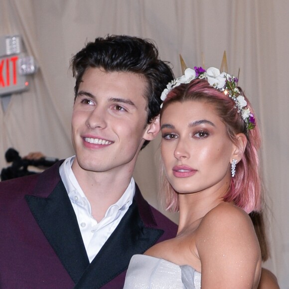 Shawn Mendes et Hailey Baldwin sur le tapis rouge du Met Gala à New York, le 7 mai 2018.