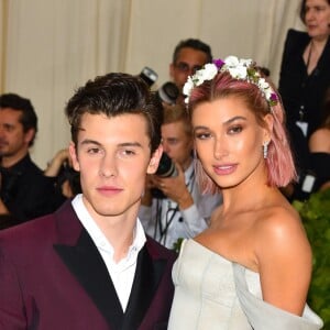 Shawn Mendes et Hailey Baldwin sur le tapis rouge du Met Gala à New York, le 7 mai 2018.