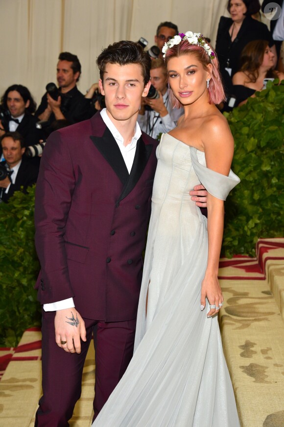 Shawn Mendes et Hailey Baldwin sur le tapis rouge du Met Gala à New York, le 7 mai 2018.