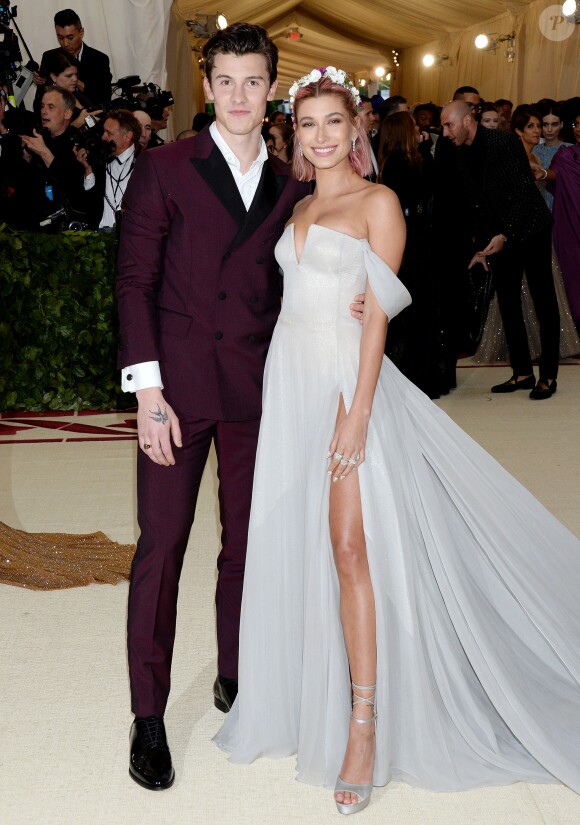 Shawn Mendes et Hailey Baldwin sur le tapis rouge du Met Gala à New York, le 7 mai 2018.