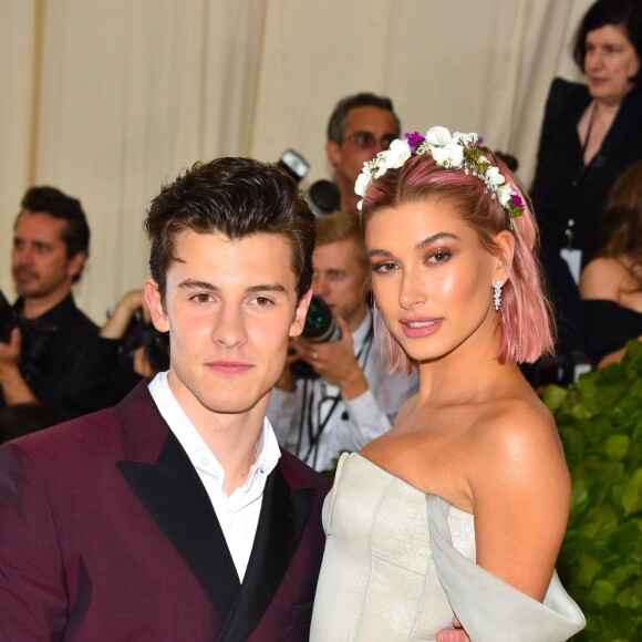 Shawn Mendes et Hailey Baldwin sur le tapis rouge du Met Gala à New York, le 7 mai 2018.