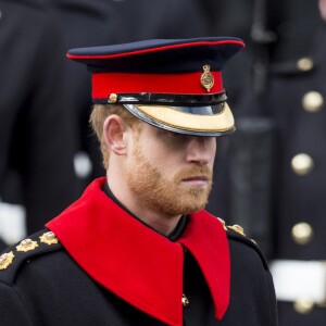 Le prince Harry, barbu, lors de la cérémonie du Remembrance Sunday à Londres le 12 novembre 2017.