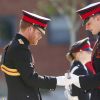 Le prince Harry, barbu, en visite à l'école royale militaire "Duke of York" à Douvres le 28 septembre 2015