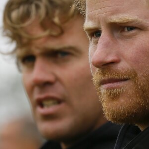 Le prince Harry, barbu, lors de la reconstitution de la bataille de Britain Flypast à l'aérodrome Goodwood le 15 septembre 2015