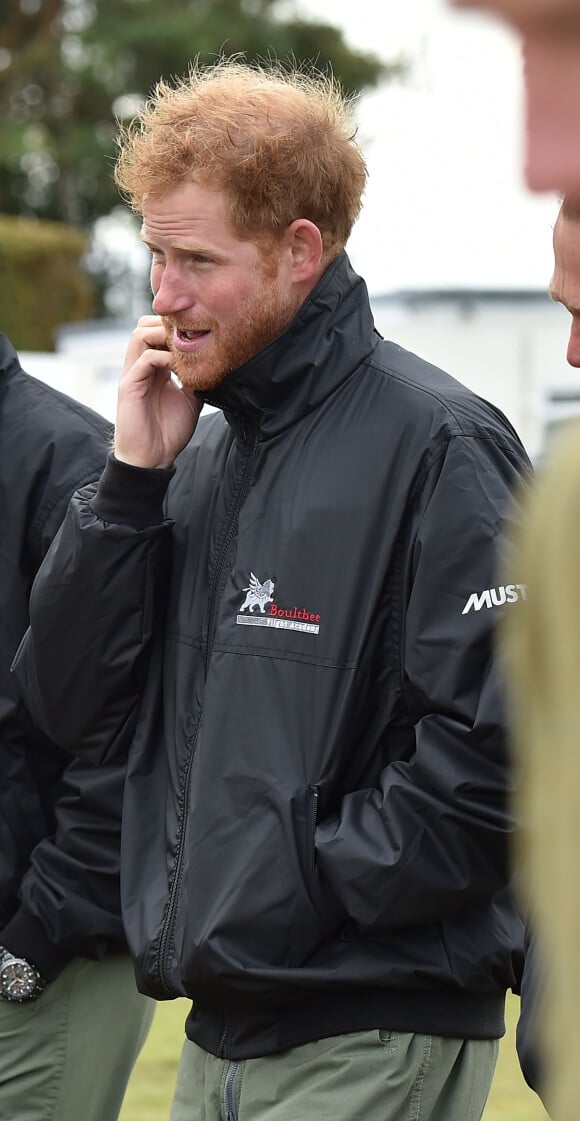 Le prince Harry, barbu, lors de la reconstitution de la bataille de Britain Flypast à l'aérodrome Goodwood le 15 septembre 2015