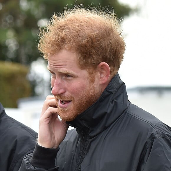 Le prince Harry, barbu, lors de la reconstitution de la bataille de Britain Flypast à l'aérodrome Goodwood le 15 septembre 2015