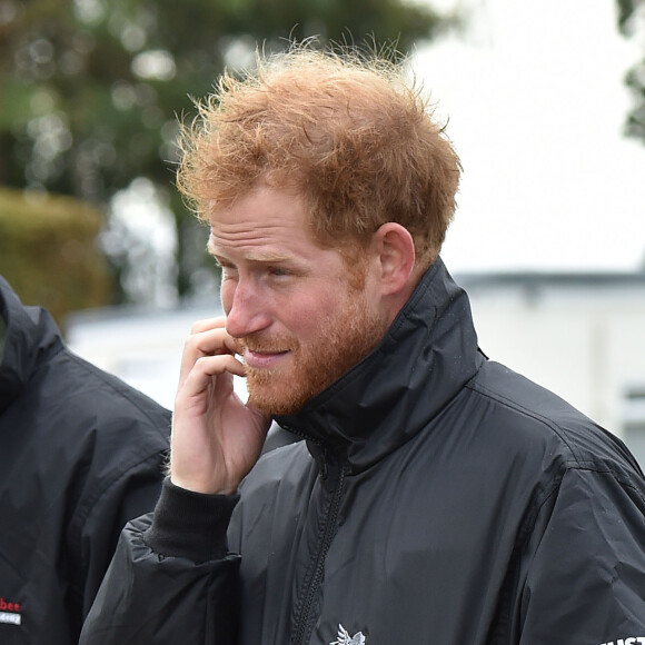 Le prince Harry, barbu, lors de la reconstitution de la bataille de Britain Flypast à l'aérodrome Goodwood le 15 septembre 2015