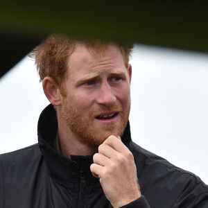 Le prince Harry, barbu, lors de la reconstitution de la bataille de Britain Flypast à l'aérodrome Goodwood le 15 septembre 2015