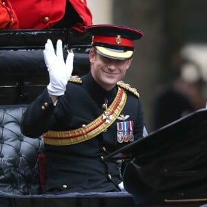 Le prince Harry, rasé de frais, lors de la parade Trooping the Colour le 13 juin 2015 à Londres.