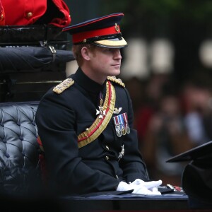 Le prince Harry, rasé de frais, lors de la parade Trooping the Colour le 13 juin 2015 à Londres.