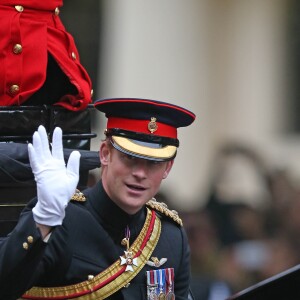 Le prince Harry, rasé de frais, lors de la parade Trooping the Colour le 13 juin 2015 à Londres.