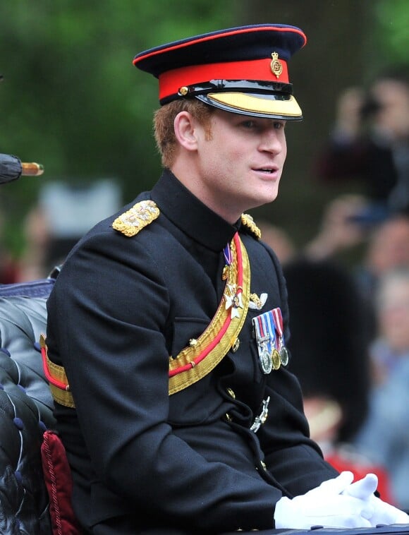 Le prince Harry, rasé de frais, lors de la parade Trooping the Colour le 13 juin 2015 à Londres.