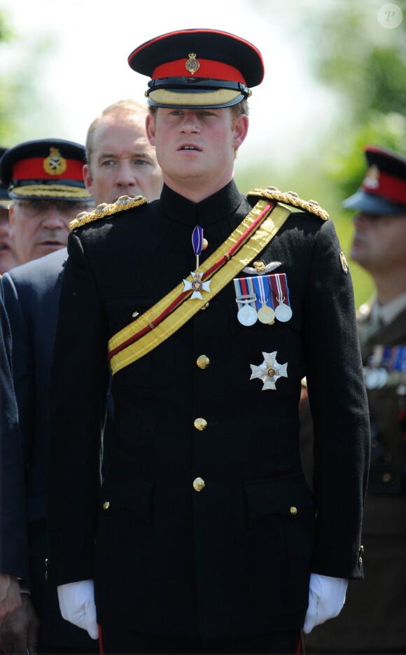 Le prince Harry assiste à une commémoration en grande tenue à Stafford le 11 juin 2015  11 June 2015. Prince Harry wearing his Knight Commander of the Royal Victorian order for the first time as he joins Prime Minister David Cameron as they attend a Service to Rededicate The Bastion Memorial at the National Memorial Arboretum, Staffordshire11/06/2015 - Stafford