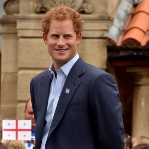 Le prince Harry lors de la présentation du trophée de la coupe du monde de rugby à 100 jours du lancement le 10 juin 2015 à Twickenham à Londres