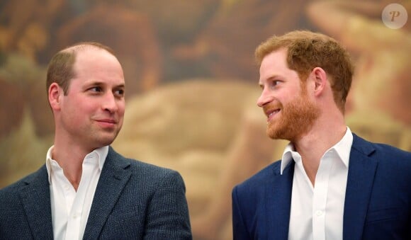 Le prince William et le prince Harry inaugurant le centre Greenhouse à Londres le 26 avril 2018.