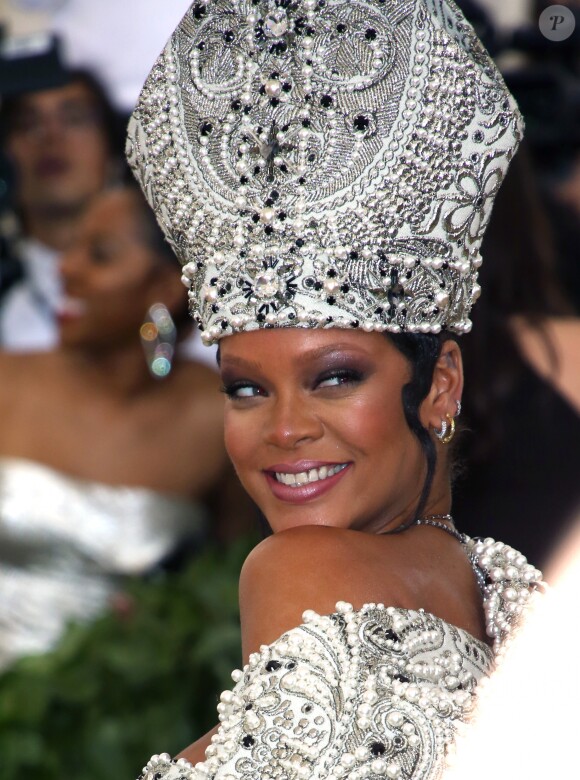 Rihanna - Les célébrités arrivent à l'ouverture de l'exposition Heavenly Bodies: Fashion and the Catholic Imagination à New York, le 7 mai 2018 © Sonia Moskowitz/Globe Photos via Zuma/Bestimage