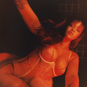 Rihanna, torride, promeut sa collection de lingerie Savage X Fenty. Mai 2018.