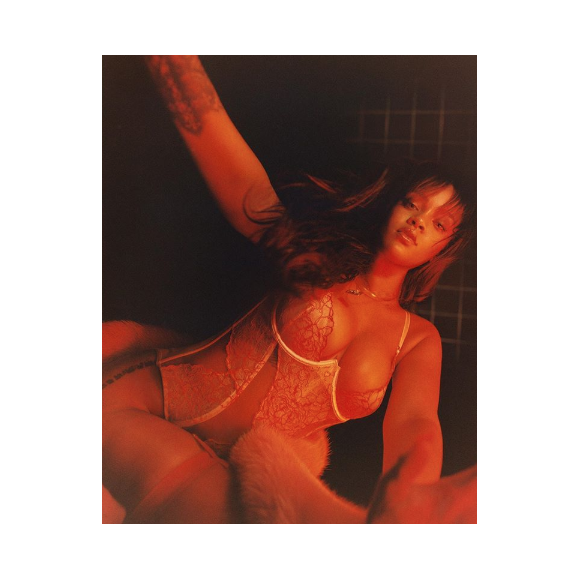 Rihanna, torride, promeut sa collection de lingerie Savage X Fenty. Mai 2018.