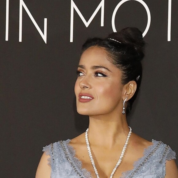 Salma Hayek au photocall du dîner "Kering: Women in Motion Awards", qui a lieu Place de la Castre, lors du 71ème Festival International du Film de Cannes, le 13 mai 2018.
