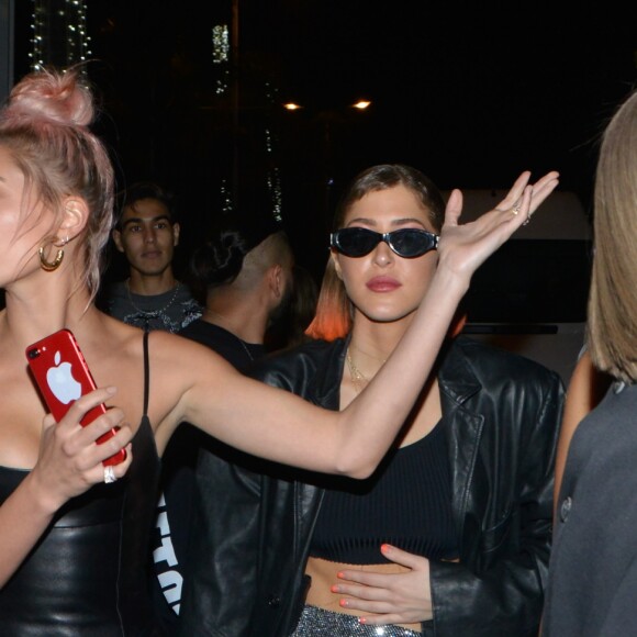 Hailey Baldwin à la sortie de la soirée du film "Le monde est à toi" sur la plage Magnum lors du 71ème Festival International du Film de Cannes, le 12 mai 2018.