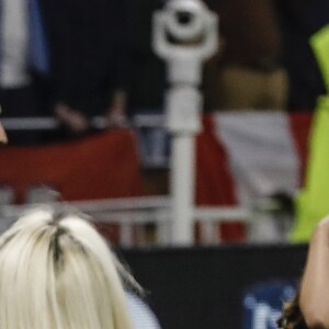 Antoine Griezmann, sa femme Erika Choperena et leur fille Mia lors de la finale de la Ligue Europa, l'Olympique de Marseille contre l'Atlético de Madrid au stade Groupama à Decines-Charpieu banlieue de Lyon, France, le 17 mai 2018.