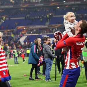 Antoine Griezmann, sa femme Erika Choperena et leur fille Mia après la finale de la Ligue Europa, l'Olympique de Marseille contre l'Atlético de Madrid au stade Groupama à Decines-Charpieu banlieue de Lyon, France, le 16 mai 2018. L'Atlético de Madrid a gagné 3-0. © Cyril Moreau/Bestimage